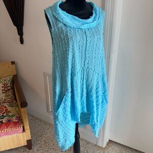 YUSHI Blue Turquoise Sleeveless Tunic Top! Cow Neck! Pockets! Long Back! Medium